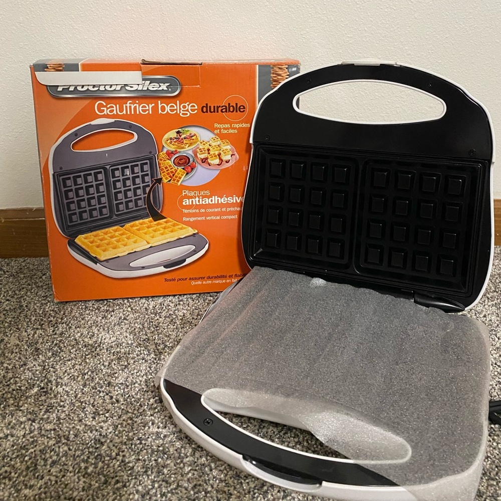 PROCTOR SILEX durable Belgian Waffle Maker